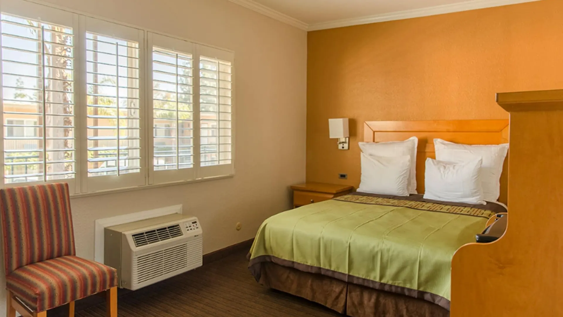 Anaheim Islander Inn And Suites Near Park And Convention Center 2*,