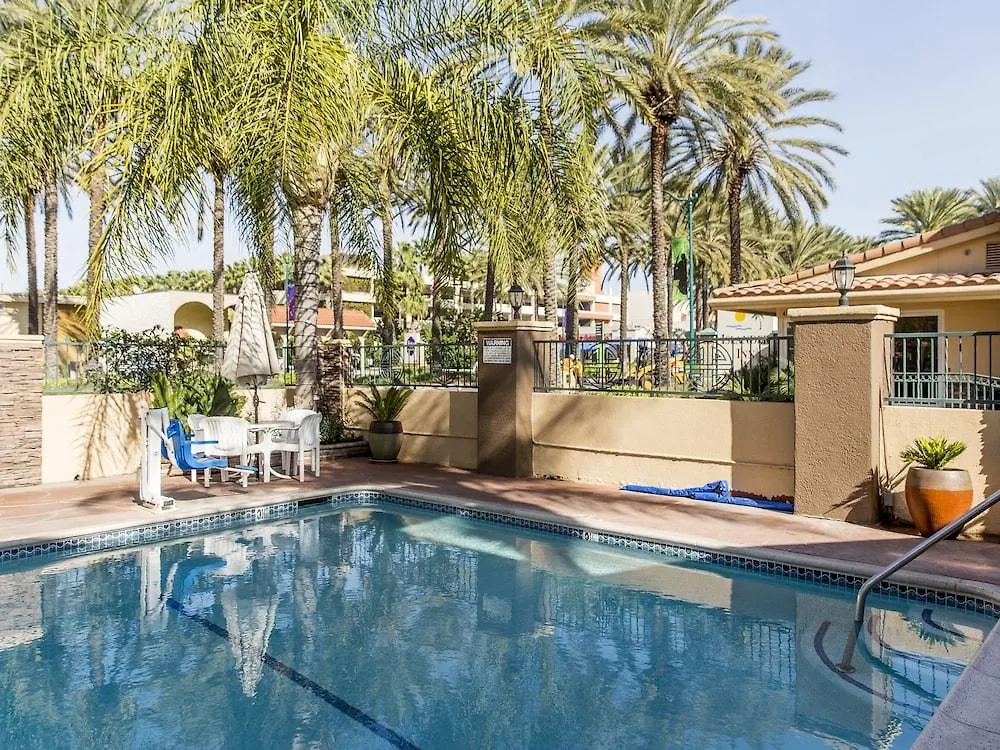 Anaheim Islander Inn And Suites Near Park And Convention Center Motel