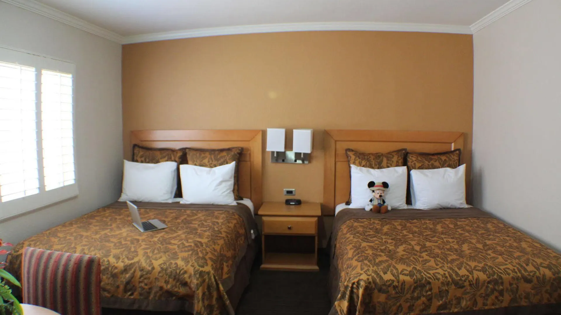 Anaheim Islander Inn And Suites Near Park And Convention Center Motel