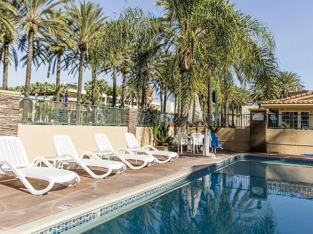 Anaheim Islander Inn And Suites Near Park And Convention Center Motel