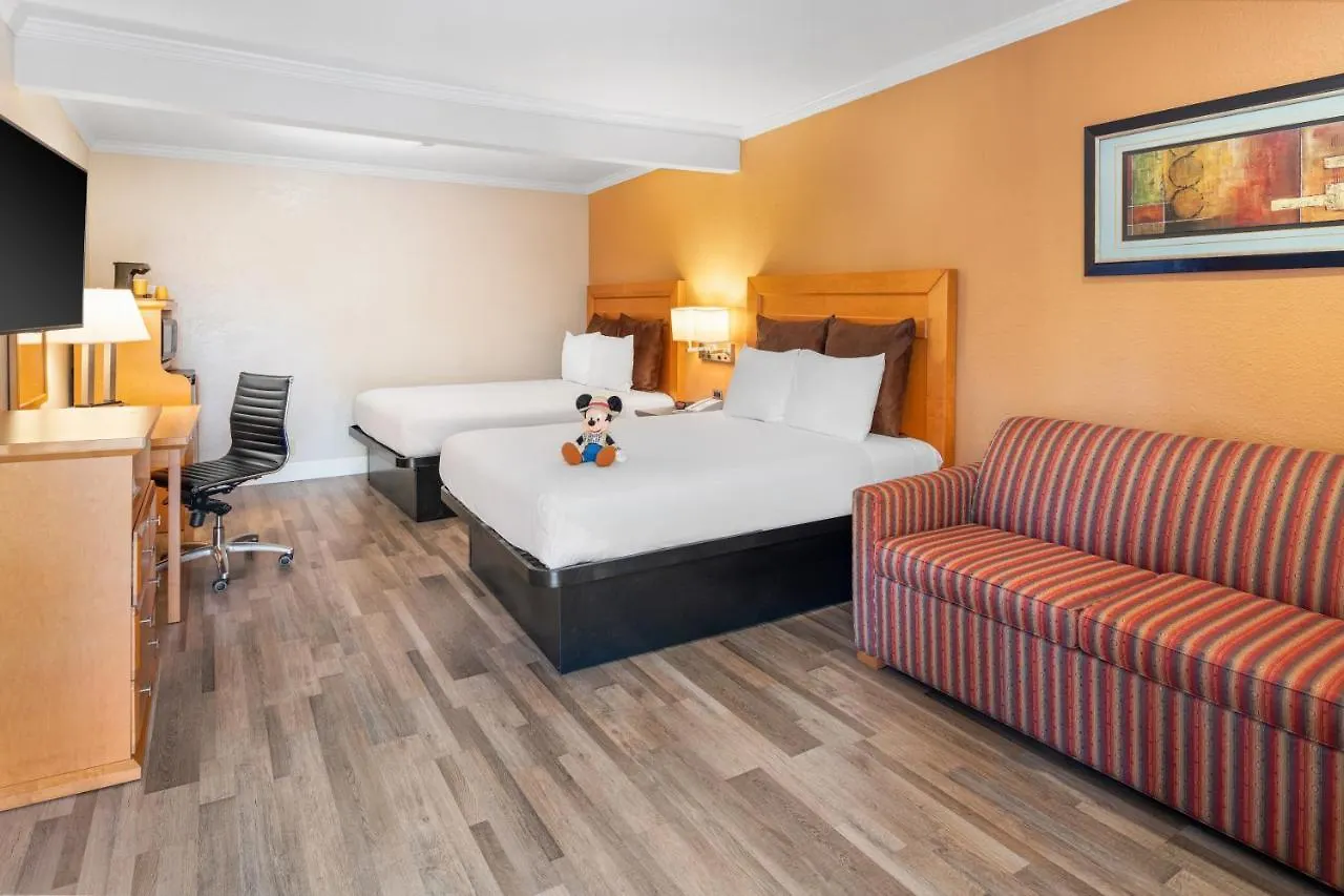Anaheim Islander Inn And Suites Near Park And Convention Center Motel