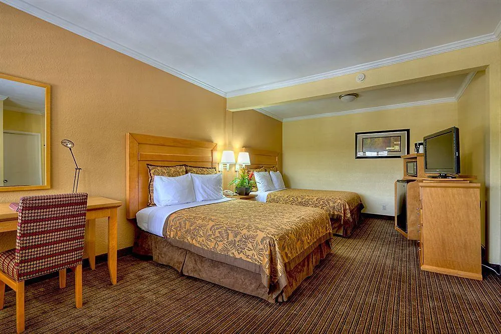 Anaheim Islander Inn And Suites Near Park And Convention Center