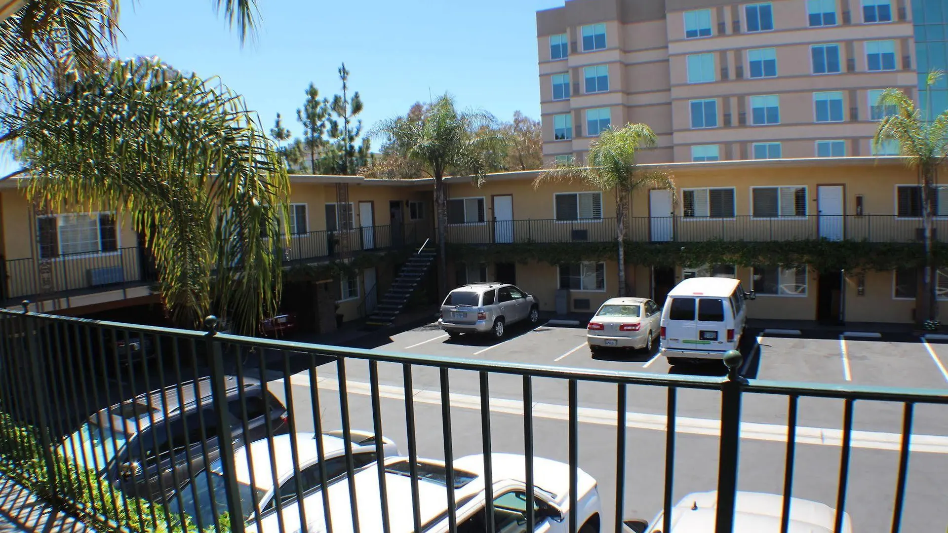 Anaheim Islander Inn And Suites Near Park And Convention Center