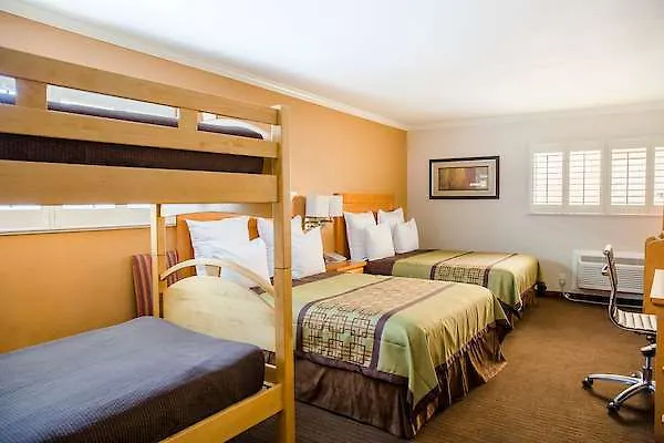 Anaheim Islander Inn And Suites Near Park And Convention Center Motel