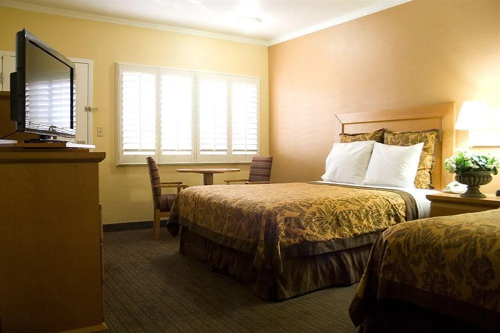 Anaheim Islander Inn And Suites Near Park And Convention Center 2*,