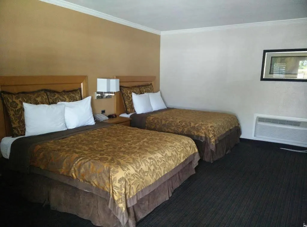 Anaheim Islander Inn And Suites Near Park And Convention Center