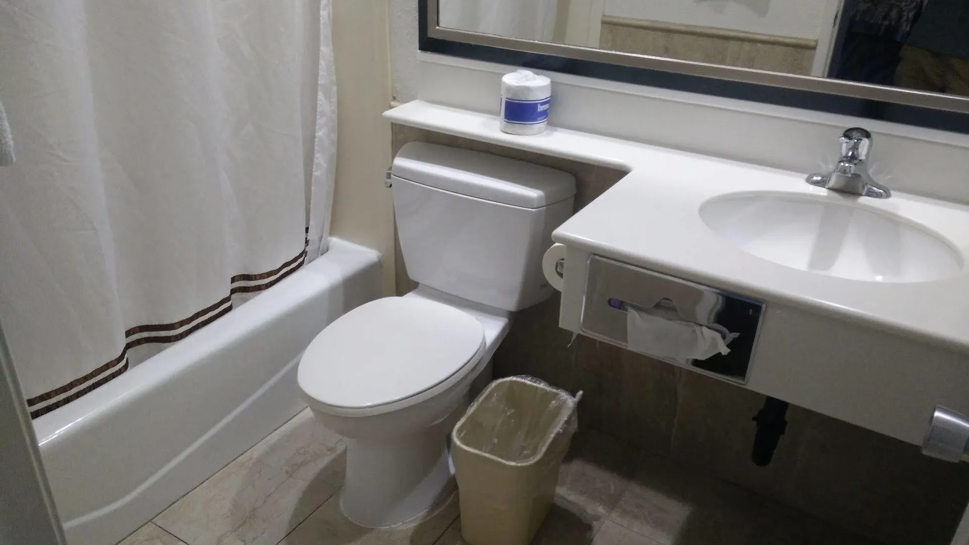 Anaheim Islander Inn And Suites Near Park And Convention Center 2*,